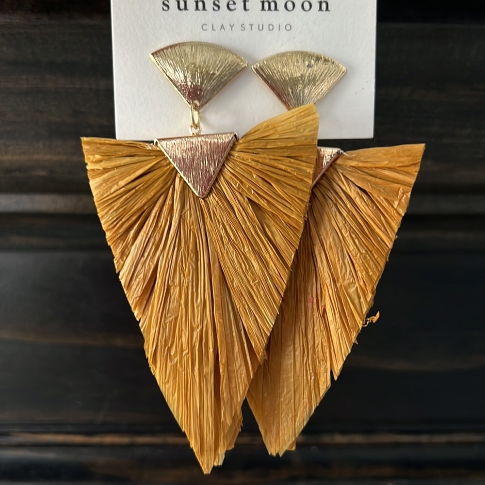 🌼HANDMADE🌼 Bohemian Rust Raffia Earrings - Picture 5 of 6